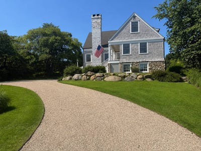 /international/us/215-s-essex-street-montauk-ny-110109959153/