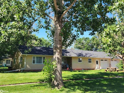 /international/us/24-2nd-street-nw-nora-springs-ia-110108740107/