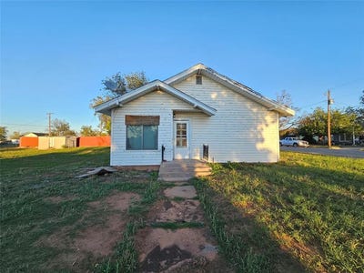 /international/us/1211-campbell-street-sweetwater-tx-110107828761/