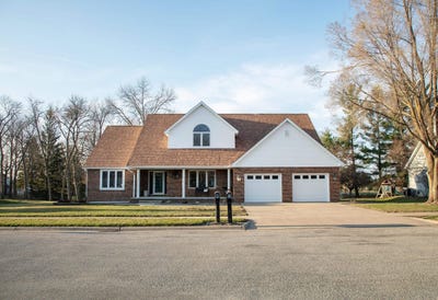 /international/us/1103-gateway-boulevard-waverly-ia-110107057981/