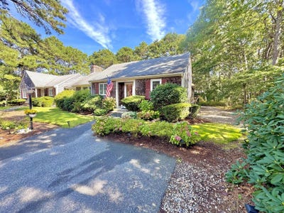 /international/us/22-warren-road-yarmouth-port-ma-110120408643/