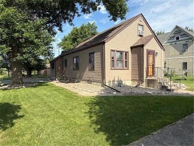 /international/us/111-s-lake-street-belview-mn-110100921597/