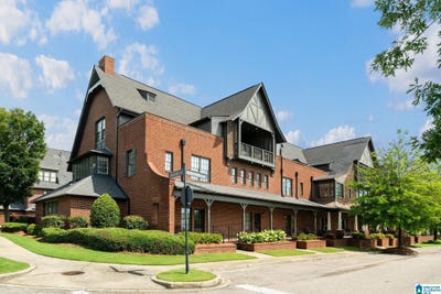 /international/us/2115-ross-park-avenue-hoover-al-110119945863/