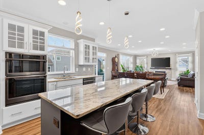/international/us/3128-w-hidden-oaks-dr-franklin-wi-110108296251/
