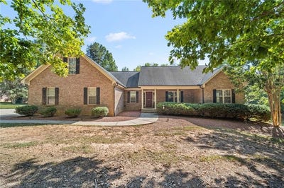 /international/us/8615-self-road-stokesdale-nc-110110240283/