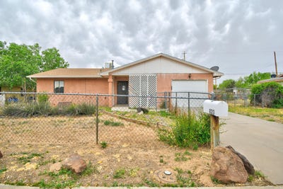/international/us/823-la-luz-drive-belen-nm-110107314708/