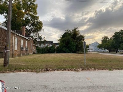 /international/us/e-7th-street-washington-nc-110103753302/