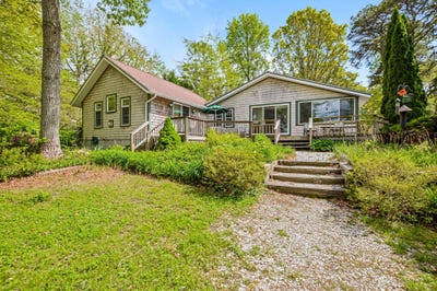 /international/us/61-bay-road-north-falmouth-ma-110099633765/