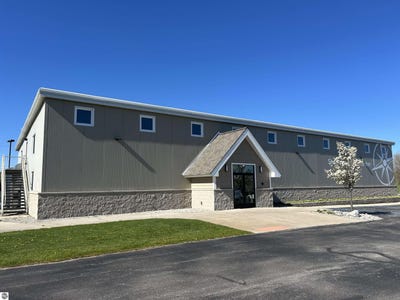 /international/us/4975-e-traverse-highway-traverse-city-mi-110106203531/
