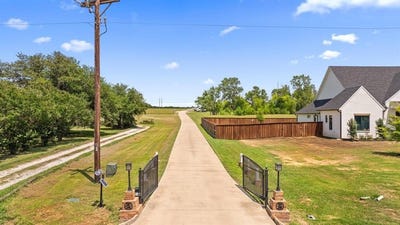 /international/us/5408-new-hope-road-aubrey-tx-110100212469/