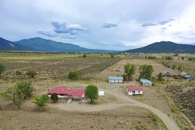 /international/us/88-and-86-buena-vista-road-cerro-nm-110101262453/