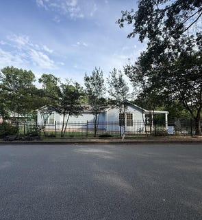 /international/us/205-carroll-street-center-tx-110106447942/