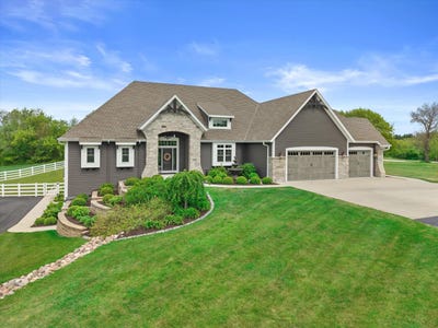 /international/us/s66w24310-skyline-ave-waukesha-wi-110108337563/