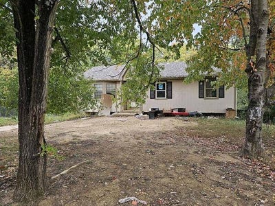 /international/us/228-se-101st-rd-warrensburg-mo-110090255630/