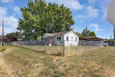 /international/us/1951-austin-rd-roseburg-or-110100516214/