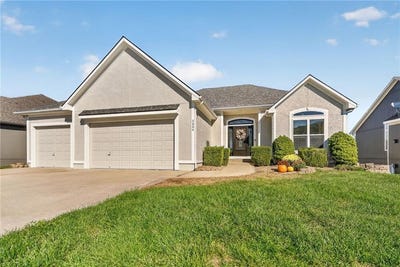 /international/us/3004-sw-silverspur-lane-lee-s-summit-mo-110120757844/