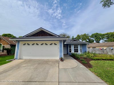 /international/us/1150-nesting-eagles-lane-jacksonville-fl-110108960536/