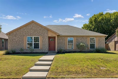 /international/us/8106-woodside-road-rowlett-tx-110120415537/