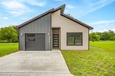 /international/us/211-n-4th-street-grandview-tx-110099402937/