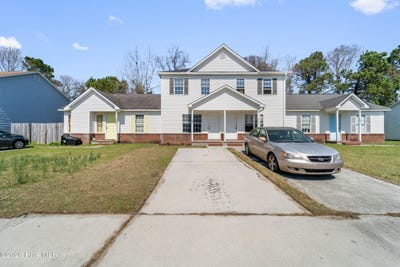 /international/us/977-w-pueblo-drive-jacksonville-nc-110105089843/