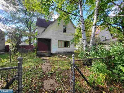 /international/us/111-carrie-ave-eveleth-mn-110102466963/