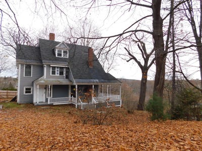 /international/us/15-western-promenade-auburn-me-110104149636/