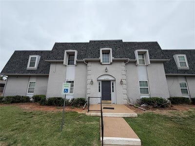 /international/us/11421-n-may-avenue-oklahoma-city-ok-110107849203/