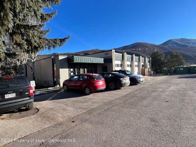 /international/us/401-aspen-airport-business-aspen-co-110107951533/
