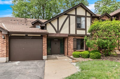 /international/us/11240-sycamore-lane-palos-hills-il-110108359340/