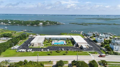 /international/us/1918-w-fort-macon-road-atlantic-beach-nc-110108339795/