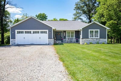 /international/us/20083-southview-drive-carlyle-il-110099872795/