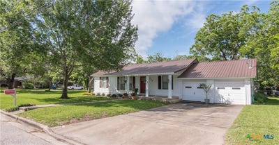/international/us/110-walnut-street-yoakum-tx-110108148158/