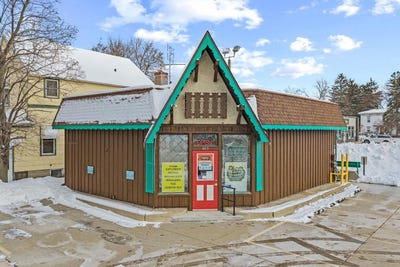 /international/us/403-e-main-street-reedsburg-wi-110104435200/
