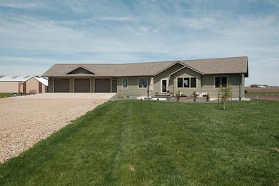 /international/us/937-maple-street-granville-ia-110107810097/