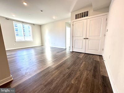 /international/us/4217-chestnut-street-philadelphia-pa-110097876075/