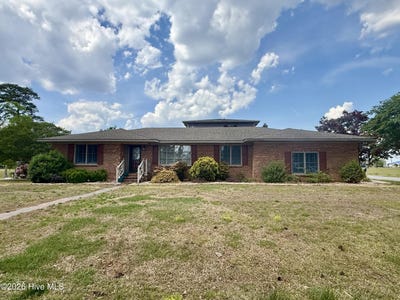 /international/us/1020-dixie-trail-williamston-nc-110103291797/