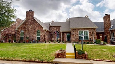 /international/us/705-walker-street-bryan-tx-110107352388/