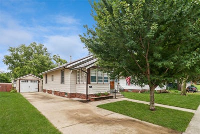 /international/us/818-e-5th-street-n-newton-ia-110110235822/