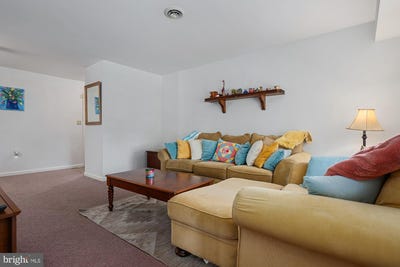 /international/us/100-chapel-court-walkersville-md-110101307479/