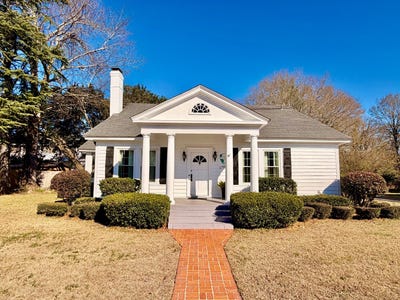 /international/us/128-west-clinton-street-jackson-al-110105281236/