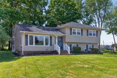 /international/us/4-saint-eve-court-middletown-ny-110108340163/