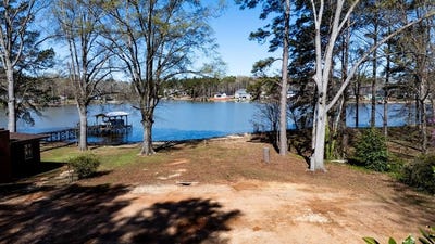 /international/us/227-coldwater-drive-ninety-six-sc-110098275574/