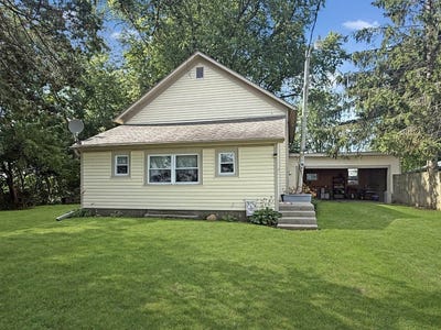 /international/us/5843-west-stephenson-street-road-freeport-il-110100950157/