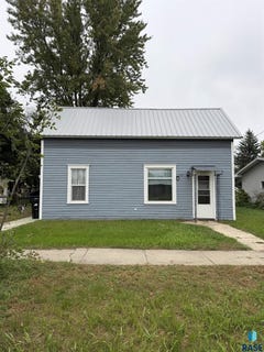 /international/us/210-e-state-st-marion-sd-110120532903/