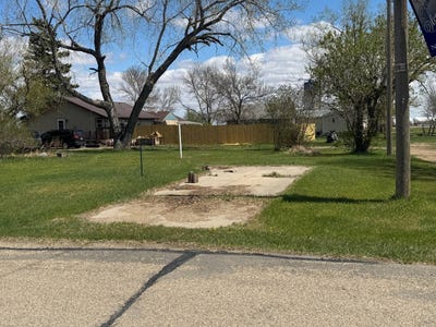 /international/us/s-1-2-of-lots-1-3-s-1-2-of-w-2-of-lot-4-blk-8-newburg-nd-110108222728/