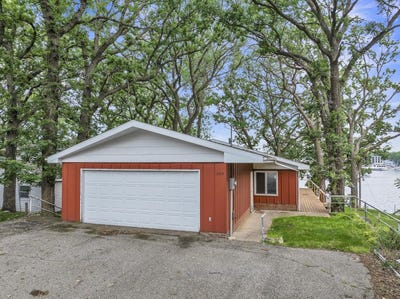 /international/us/1203-lakeshore-drive-okoboji-ia-110100202990/