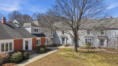 /international/us/8-mill-falls-road-pembroke-nh-110107169183/