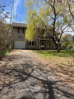 /international/us/26-willoughby-street-brentwood-ny-110107461717/