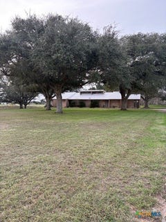 /international/us/2082-fm-318-hallettsville-tx-110101231852/