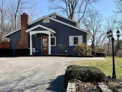 /international/us/2-robinwood-lane-rutland-city-vt-110107198438/